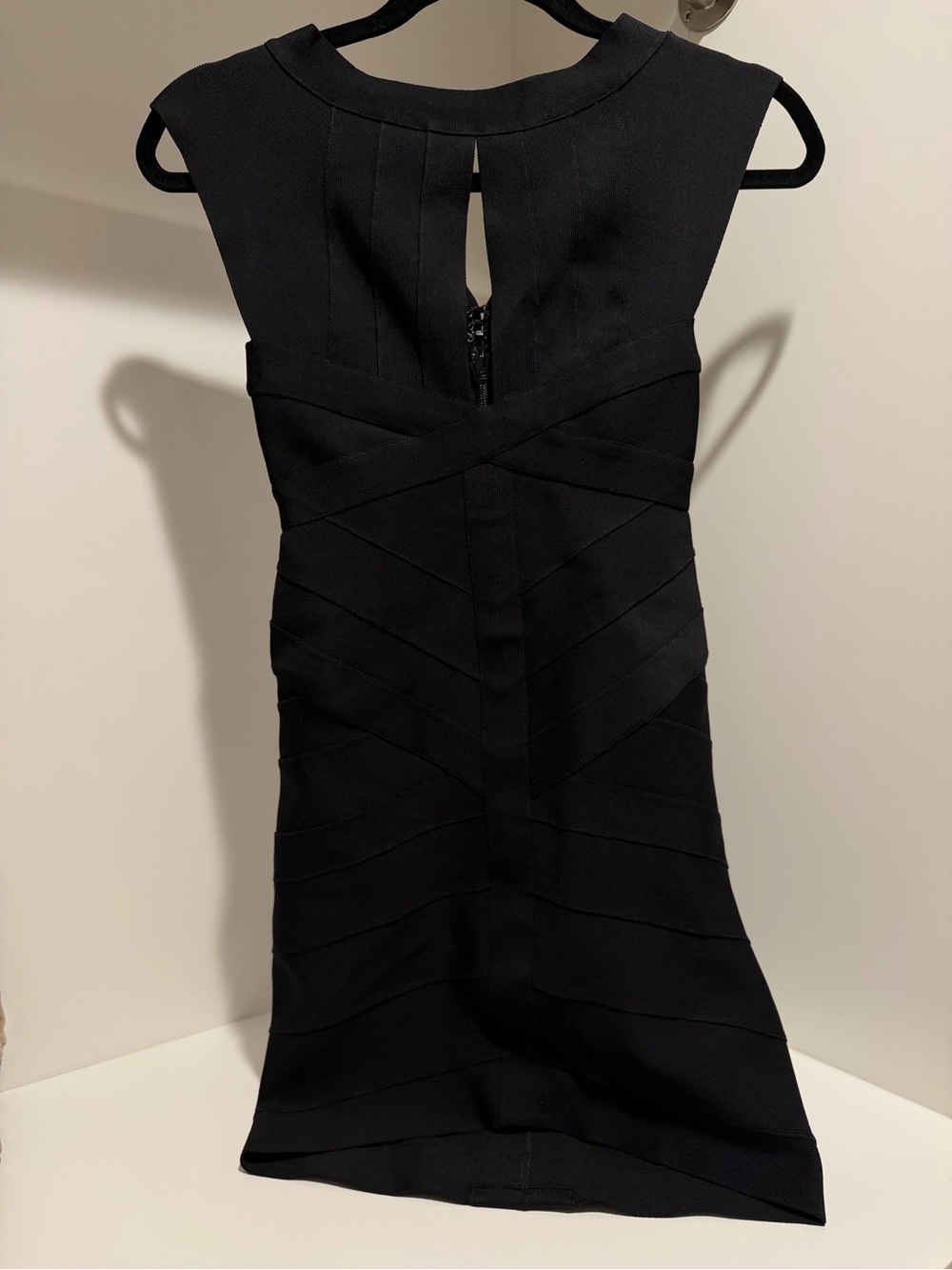 Elegant Black Sheath Dress - Classic Sleeveless Style